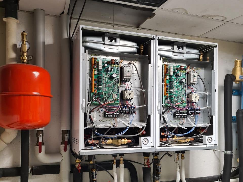 Mise en place chauffe-eau par Azur Nimtec Réalisations - Azur Nimtec
